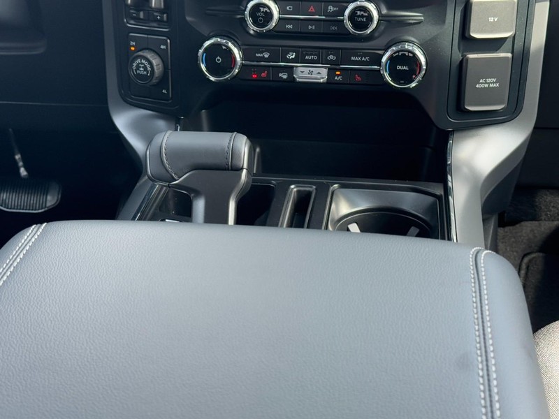 Ford F-150 Vehicle Full-screen Gallery Image 9