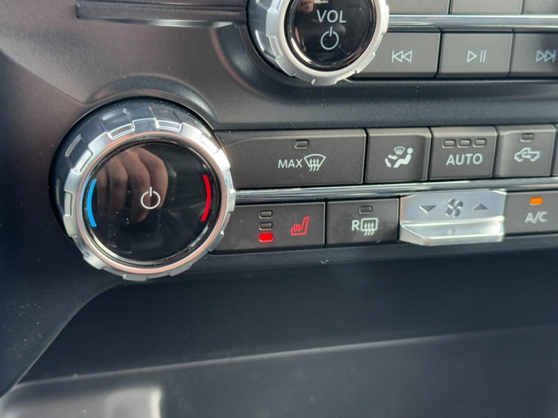 Ford F-150 Vehicle Full-screen Gallery Image 13