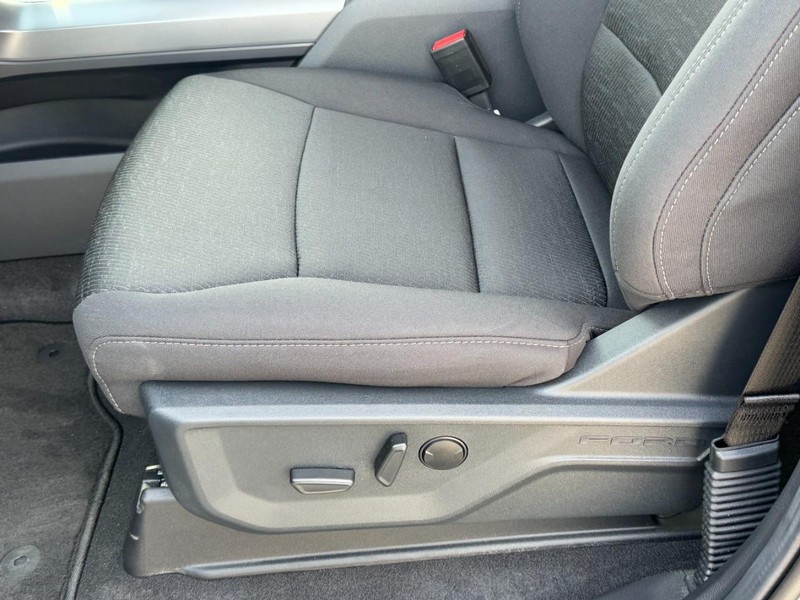 Ford F-150 Vehicle Full-screen Gallery Image 15