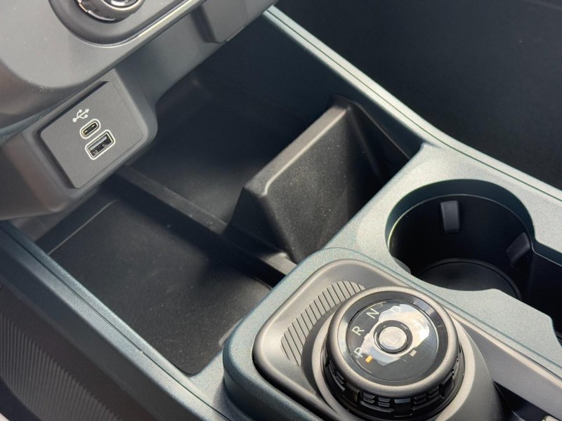 Ford Maverick Vehicle Full-screen Gallery Image 12