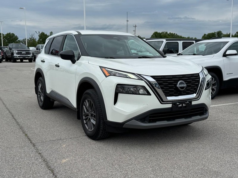 Nissan Rogue Vehicle Full-screen Gallery Image 2