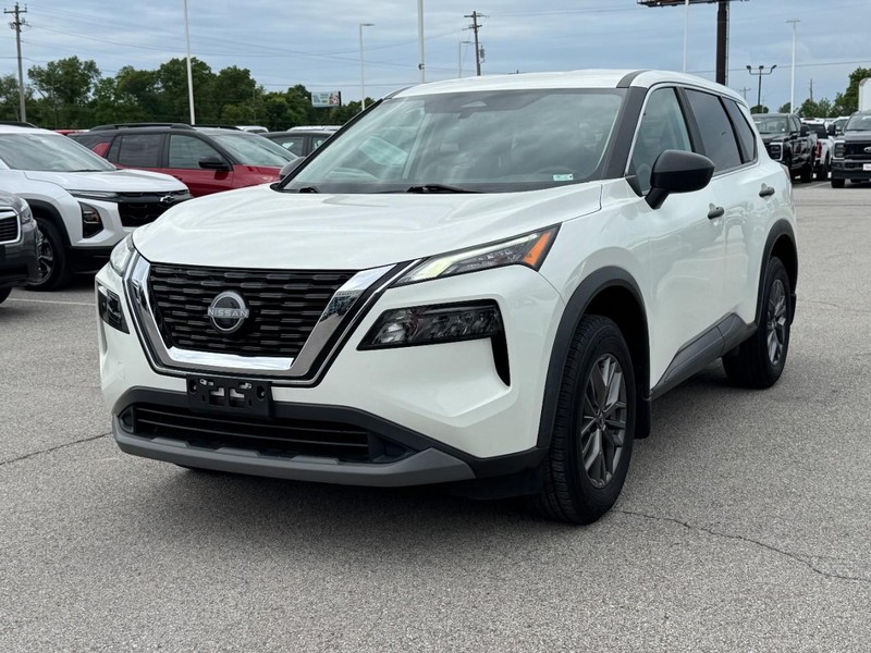 Nissan Rogue Vehicle Full-screen Gallery Image 8