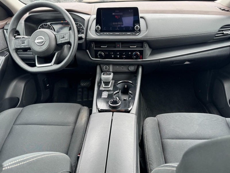 Nissan Rogue Vehicle Full-screen Gallery Image 11
