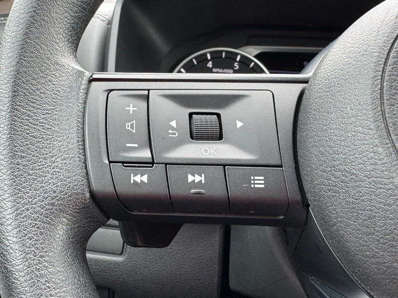 Nissan Rogue Vehicle Full-screen Gallery Image 16