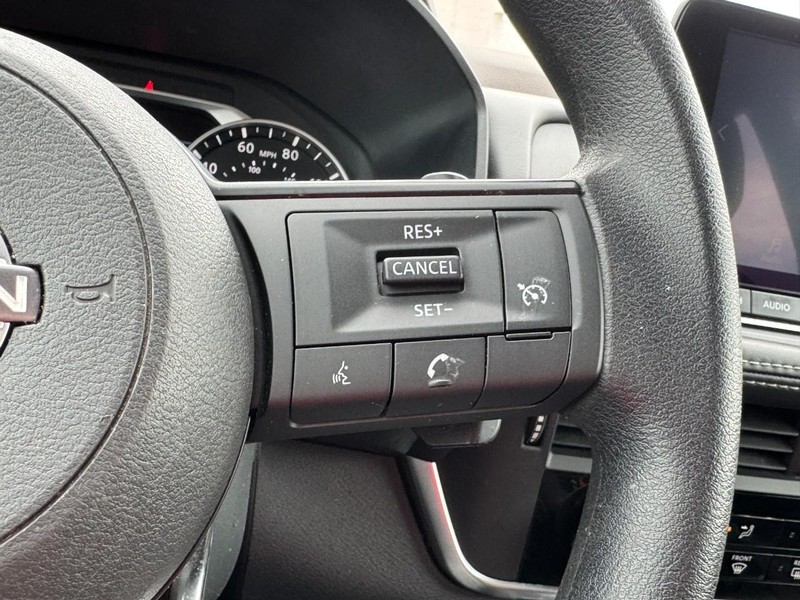 Nissan Rogue Vehicle Full-screen Gallery Image 17