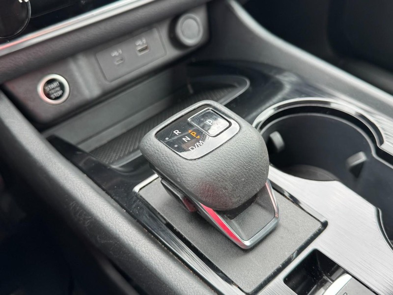 Nissan Rogue Vehicle Full-screen Gallery Image 19