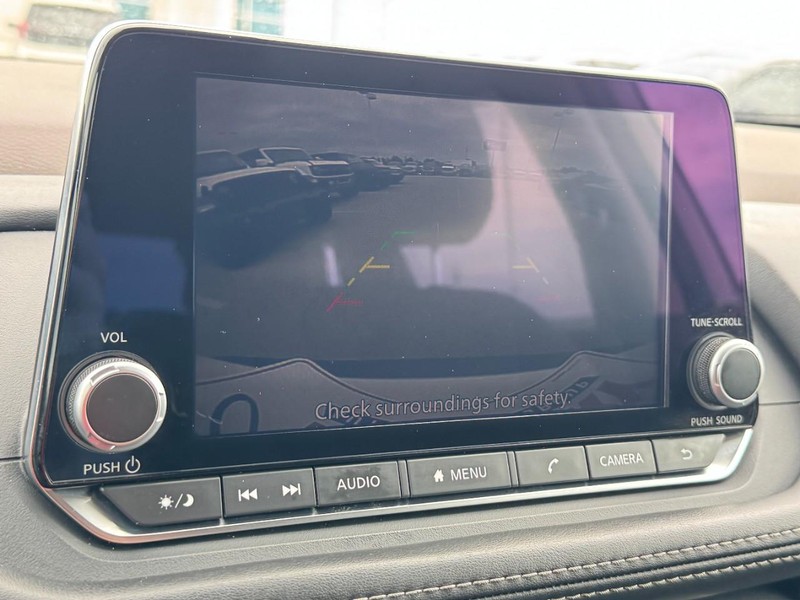 Nissan Rogue Vehicle Full-screen Gallery Image 20