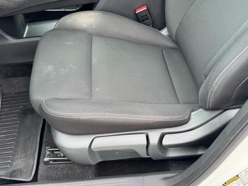 Nissan Rogue Vehicle Full-screen Gallery Image 22