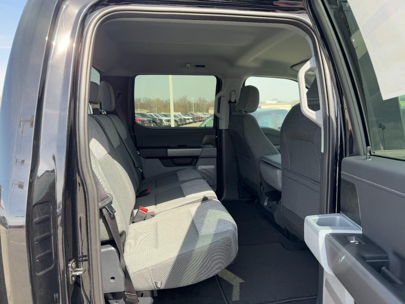 Ford Super Duty F-350 SRW Vehicle Full-screen Gallery Image 5