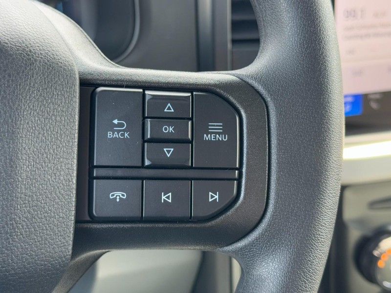 Ford Super Duty F-350 SRW Vehicle Full-screen Gallery Image 11