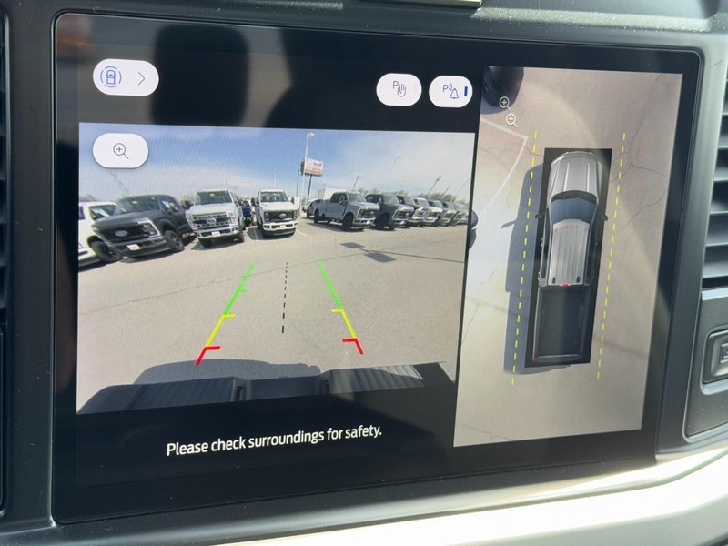 Ford Super Duty F-350 SRW Vehicle Full-screen Gallery Image 14