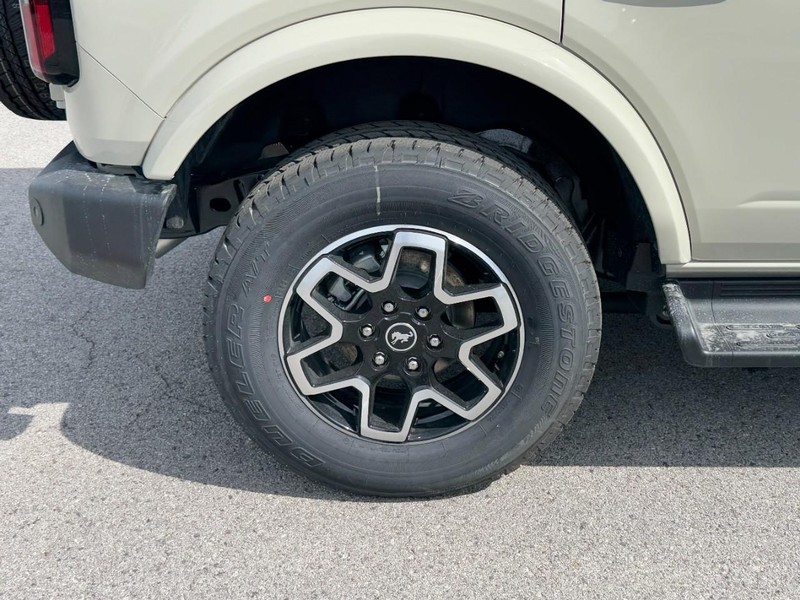 Ford Bronco Vehicle Image 04