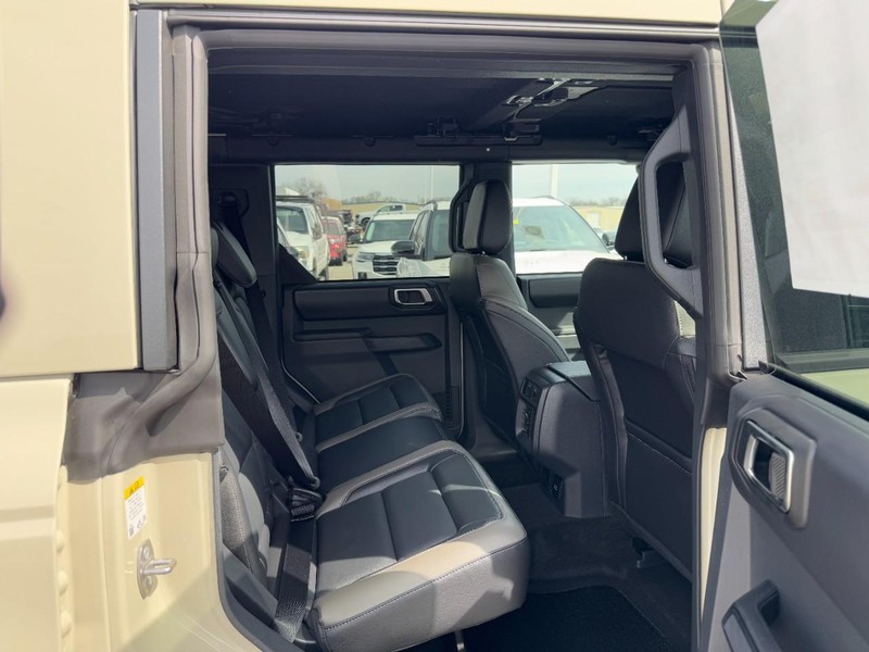 Ford Bronco Vehicle Image 05