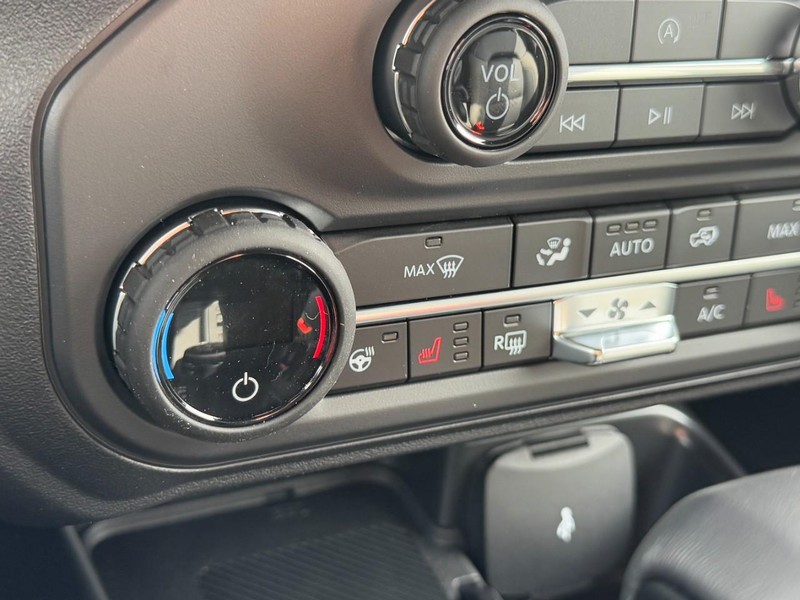 Ford Bronco Vehicle Image 12