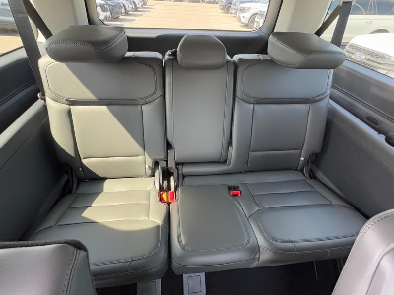 Ford Expedition Max Vehicle Image 06