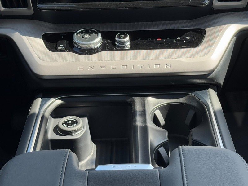 Ford Expedition Max Vehicle Image 10