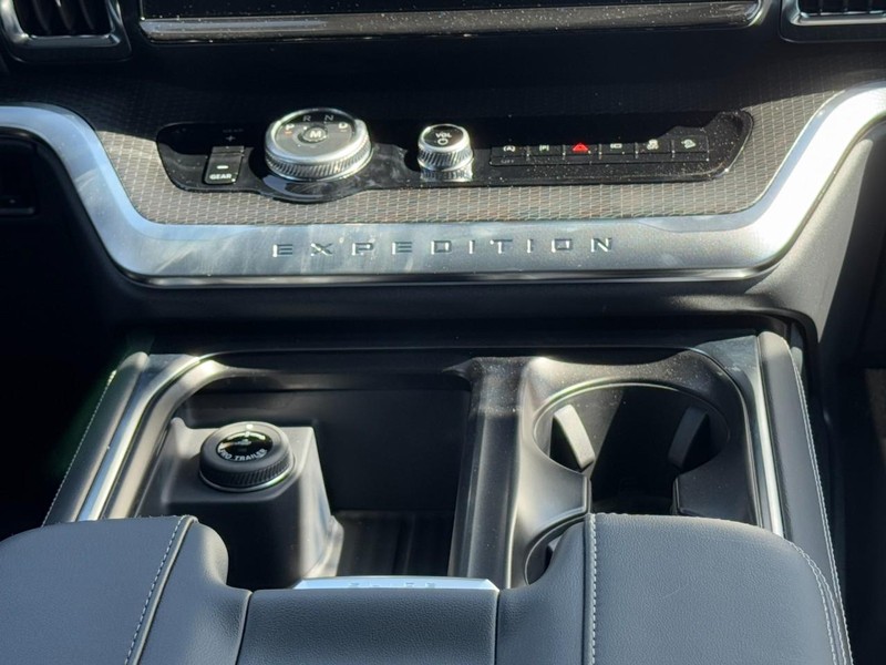 Ford Expedition Max Vehicle Image 10