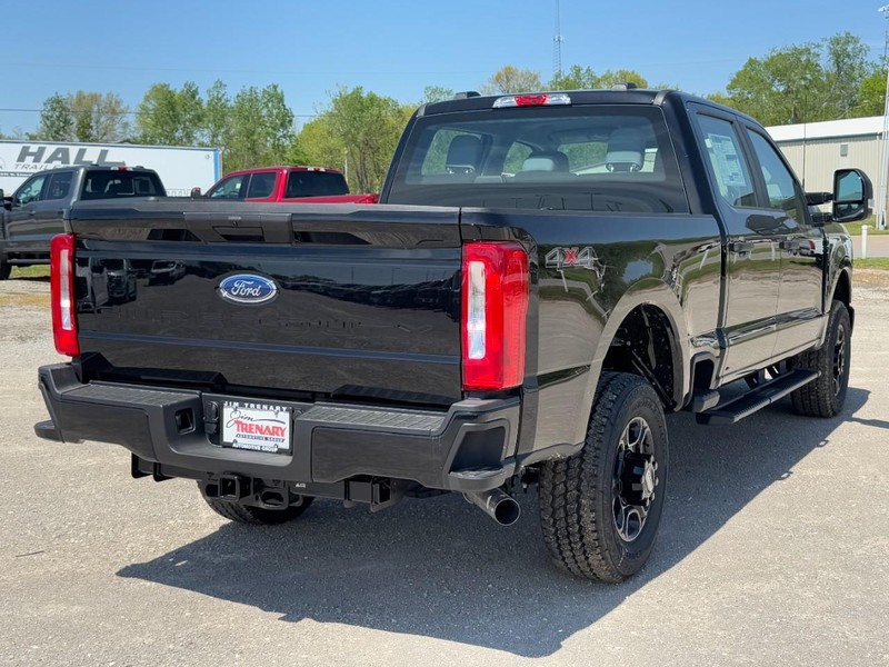 Ford Super Duty F-250 SRW Vehicle Image 03