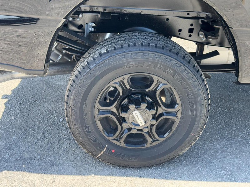 Ford Super Duty F-250 SRW Vehicle Image 04