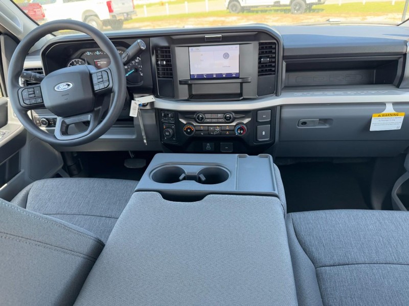 Ford Super Duty F-250 SRW Vehicle Image 06