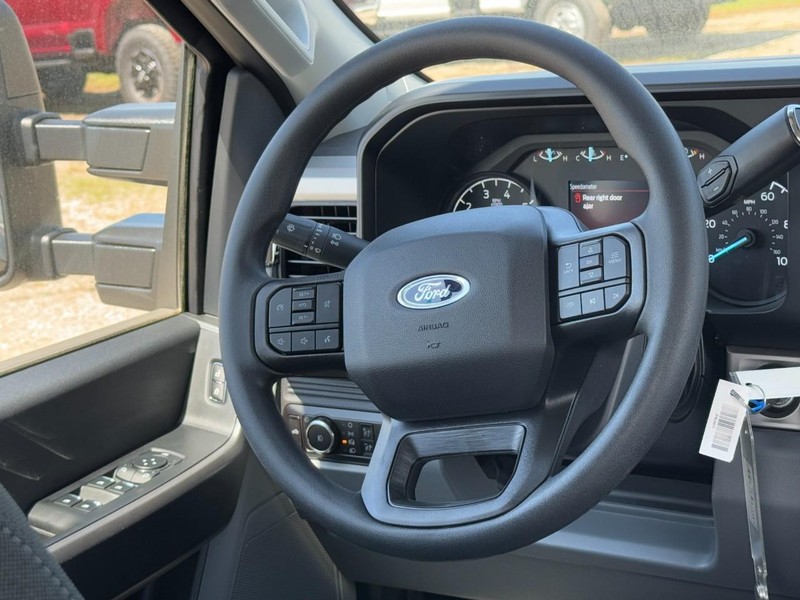 Ford Super Duty F-250 SRW Vehicle Image 07