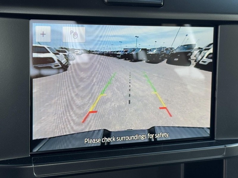 Ford Super Duty F-250 SRW Vehicle Image 13