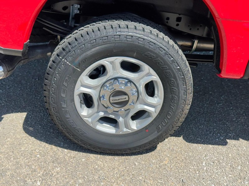 Ford Super Duty F-250 SRW Vehicle Image 04