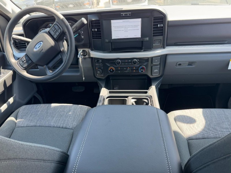 Ford Super Duty F-250 SRW Vehicle Image 06