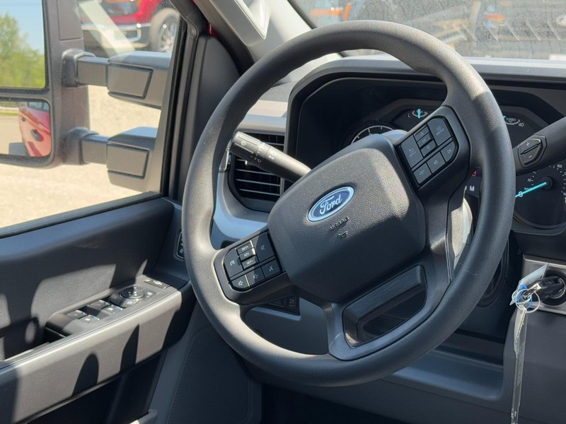 Ford Super Duty F-250 SRW Vehicle Image 07