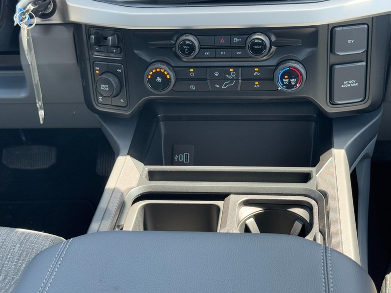 Ford Super Duty F-250 SRW Vehicle Image 09