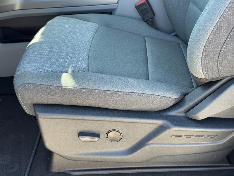 Ford Super Duty F-250 SRW Vehicle Image 14