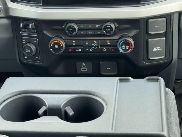 Ford Super Duty F-350 SRW Vehicle Full-screen Gallery Image 9