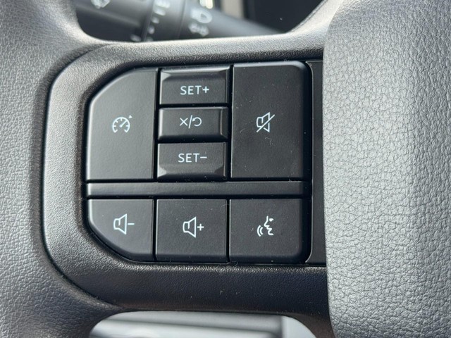 Ford Super Duty F-350 SRW Vehicle Full-screen Gallery Image 10