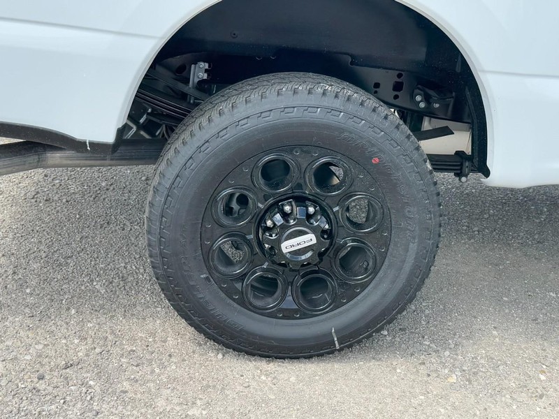 Ford Super Duty F-350 SRW Vehicle Image 04