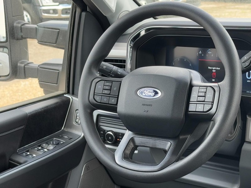 Ford Super Duty F-350 SRW Vehicle Image 07