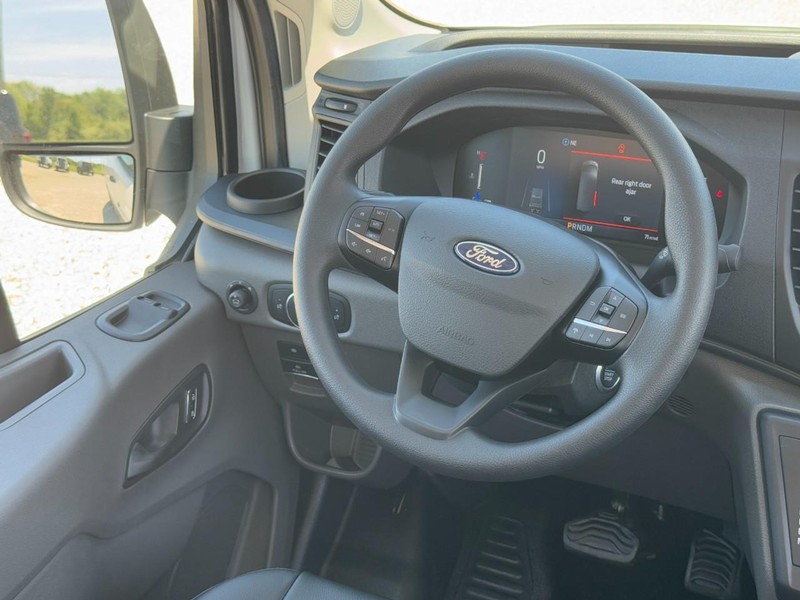 Ford Transit Cargo Van Vehicle Image 09