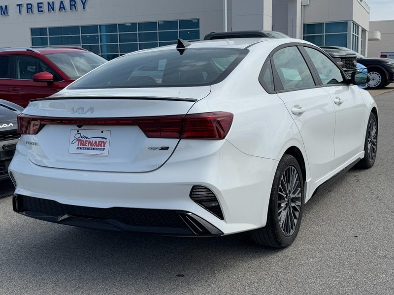 Kia Forte Vehicle Image 03