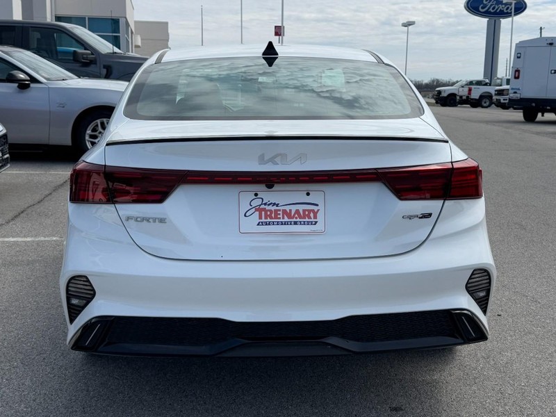 Kia Forte Vehicle Image 04