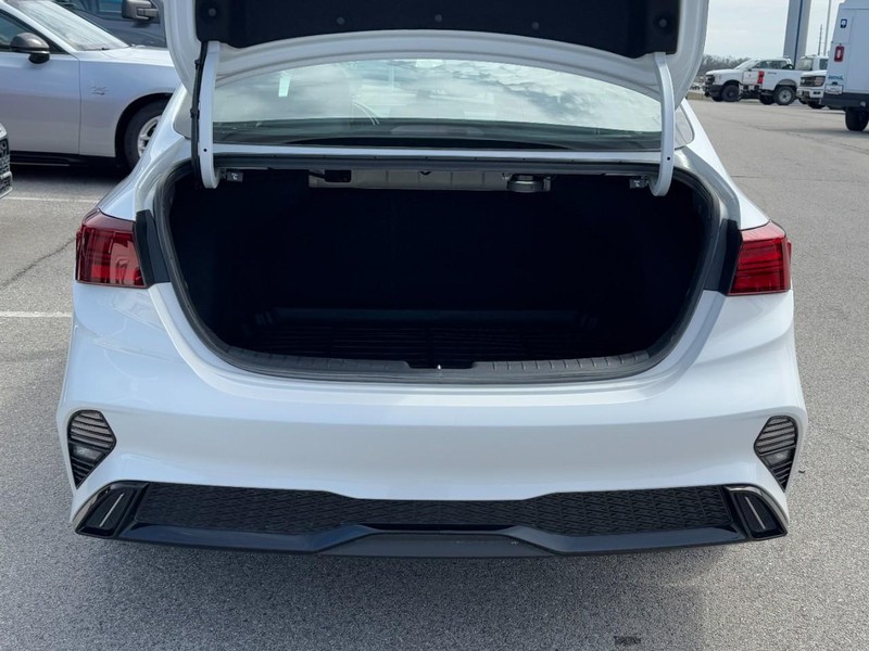 Kia Forte Vehicle Image 05