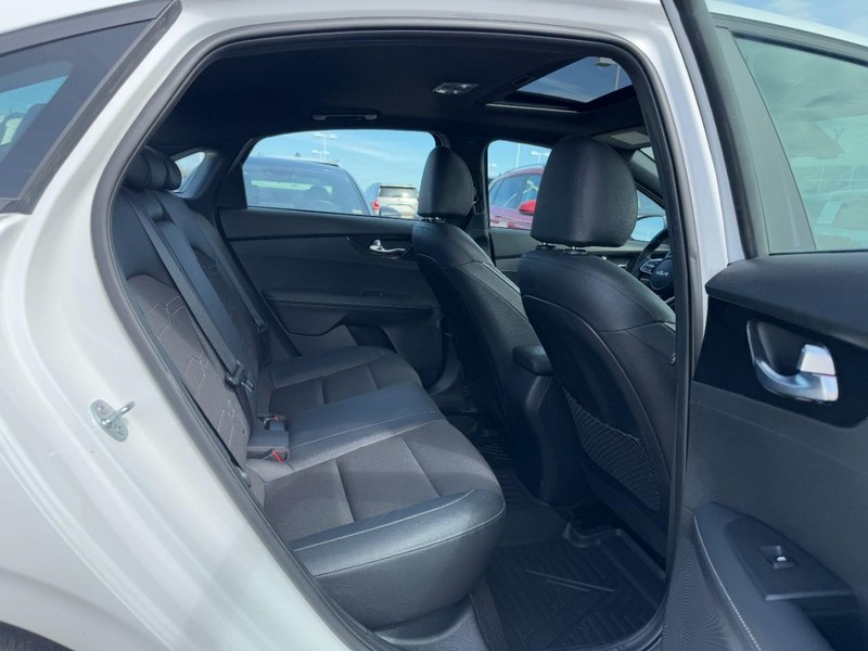 Kia Forte Vehicle Image 10