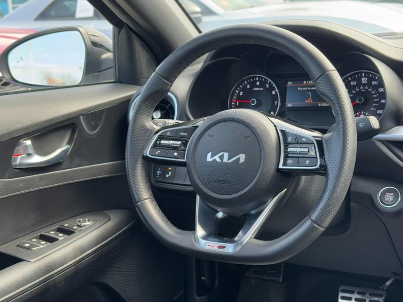 Kia Forte Vehicle Image 12