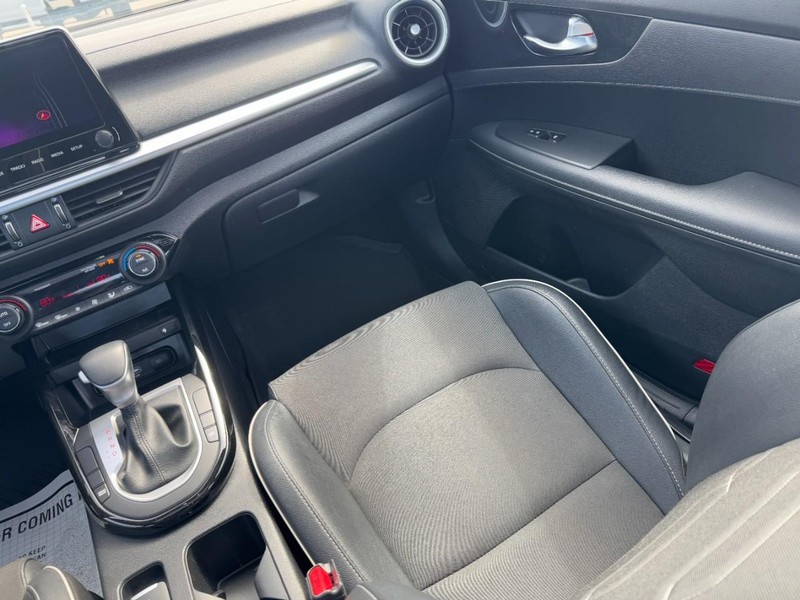 Kia Forte Vehicle Image 15