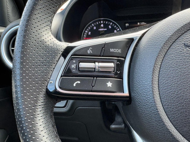 Kia Forte Vehicle Image 16