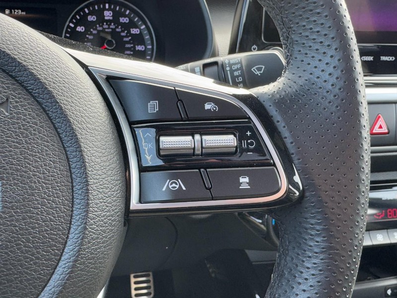 Kia Forte Vehicle Image 17