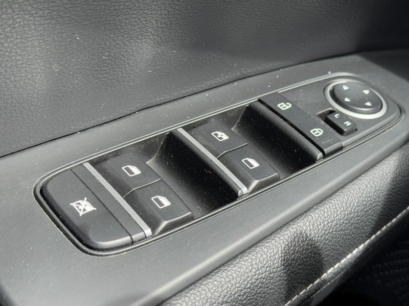 Kia Forte Vehicle Image 21