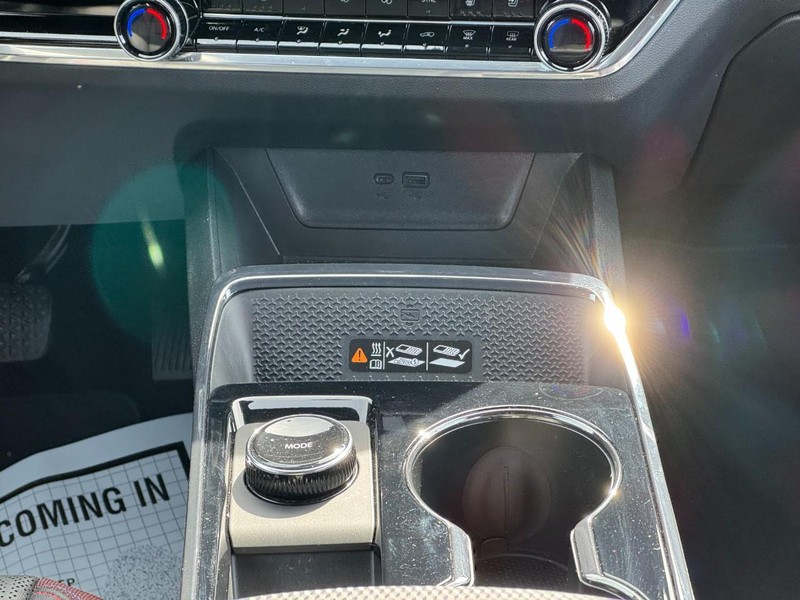 Chevrolet Equinox Vehicle Full-screen Gallery Image 14