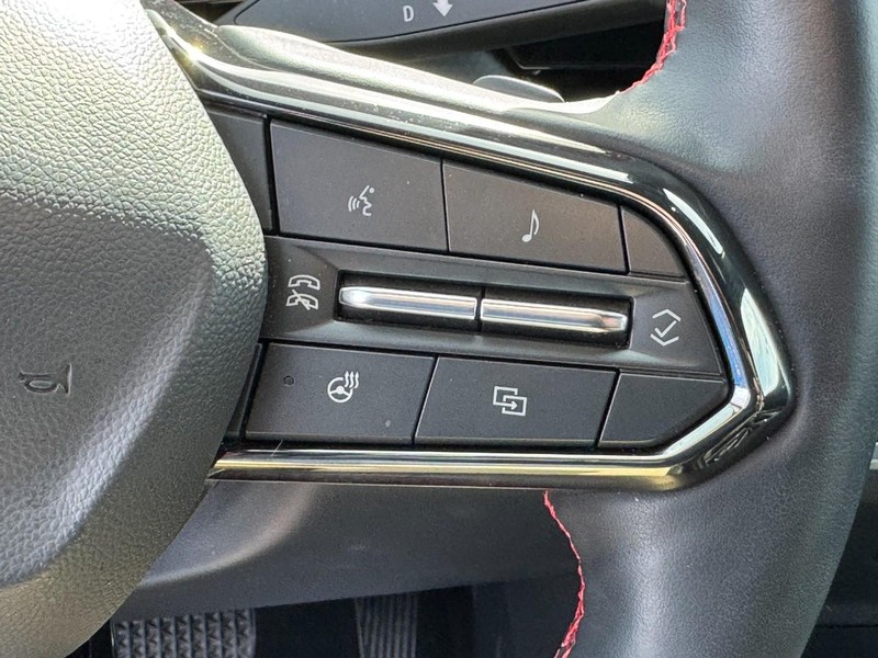 Chevrolet Equinox Vehicle Full-screen Gallery Image 18