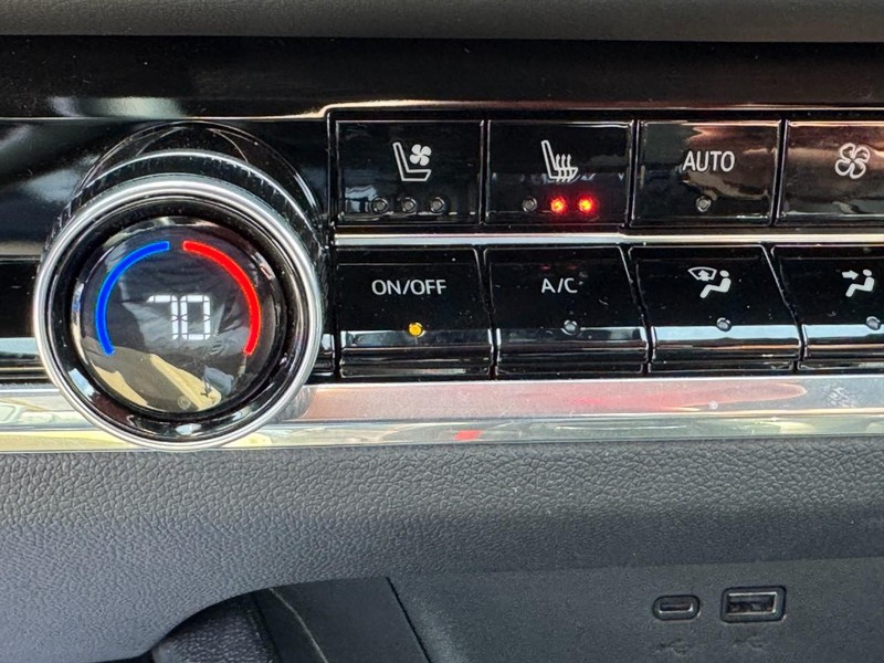 Chevrolet Equinox Vehicle Full-screen Gallery Image 21