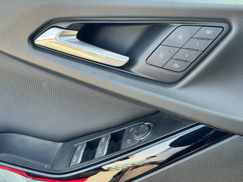 Chevrolet Equinox Vehicle Full-screen Gallery Image 22