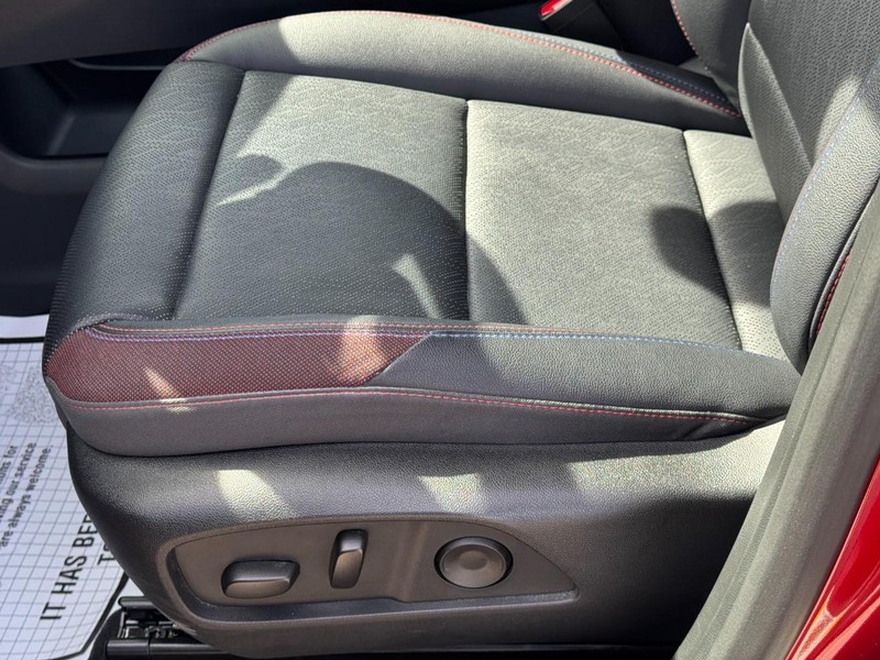 Chevrolet Equinox Vehicle Full-screen Gallery Image 23